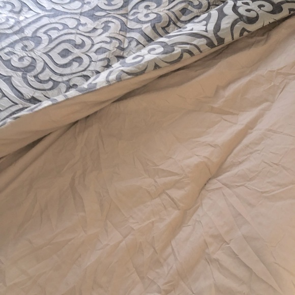 King size J Queen comforter Astoria - Picture 4 of 4